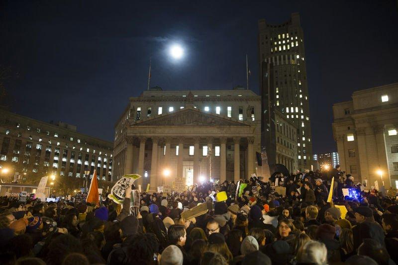Polise takipsizlik kararı ABD'lileri sokağa döktü