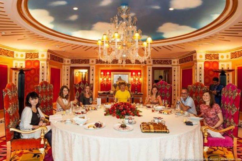 7 Yıldızlı Burj Al Arab'ın içini gören hayran kalıyor 