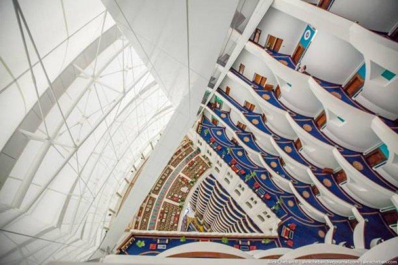 7 Yıldızlı Burj Al Arab'ın içini gören hayran kalıyor 