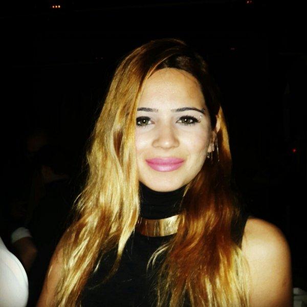 Gizem Güler güzelliği ile dikkat çekiyor 