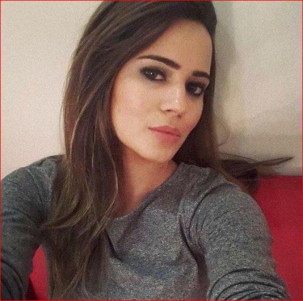 Gizem Güler güzelliği ile dikkat çekiyor 