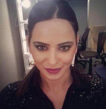 Gizem Güler güzelliği ile dikkat çekiyor 