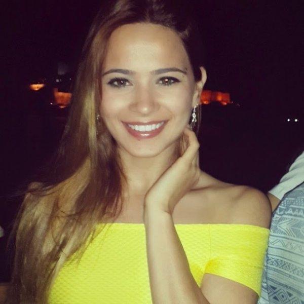 Gizem Güler güzelliği ile dikkat çekiyor 