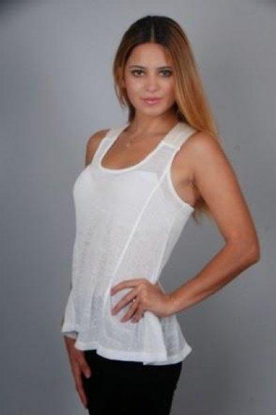 Gizem Güler güzelliği ile dikkat çekiyor 