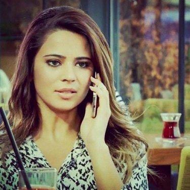 Gizem Güler güzelliği ile dikkat çekiyor 