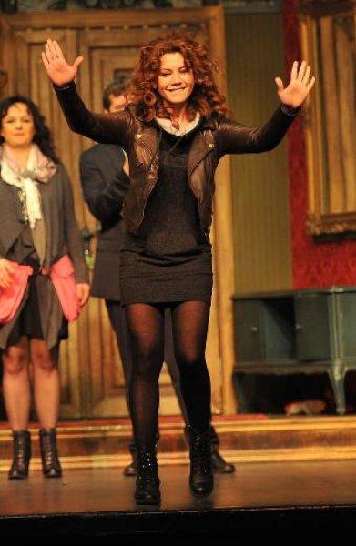 Gökçe Bahadır'dan cesur kıyafet 