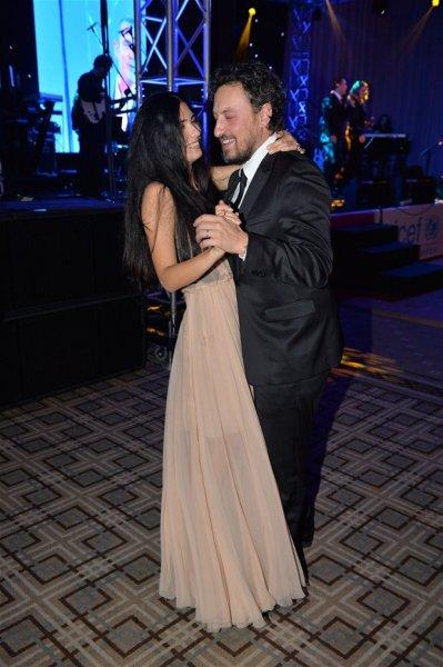 Tuba Büyüküstün ile eşi Onur Saylak'ın romantik dansı