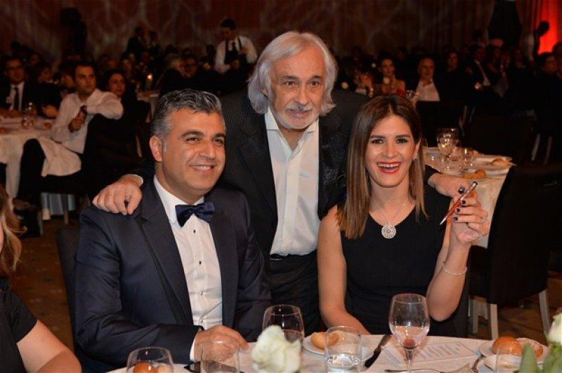 Tuba Büyüküstün ile eşi Onur Saylak'ın romantik dansı