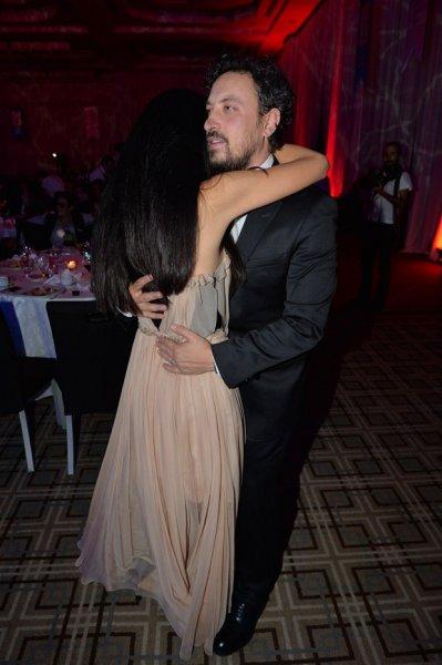 Tuba Büyüküstün ile eşi Onur Saylak'ın romantik dansı