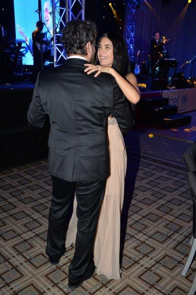 Tuba Büyüküstün ile eşi Onur Saylak'ın romantik dansı