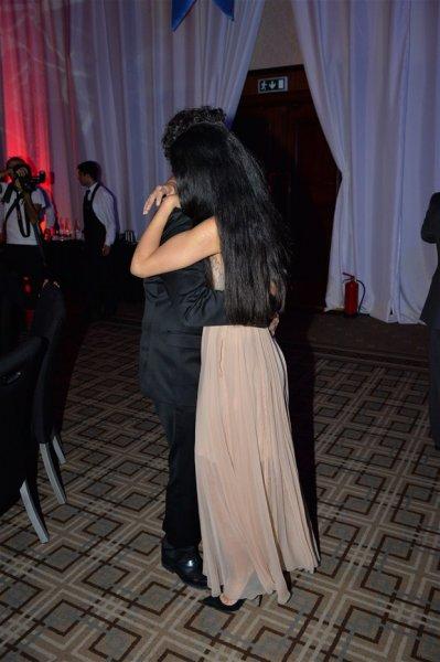 Tuba Büyüküstün ile eşi Onur Saylak'ın romantik dansı