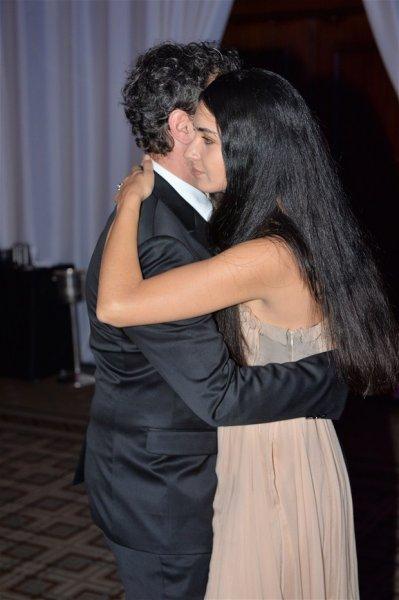 Tuba Büyüküstün ile eşi Onur Saylak'ın romantik dansı