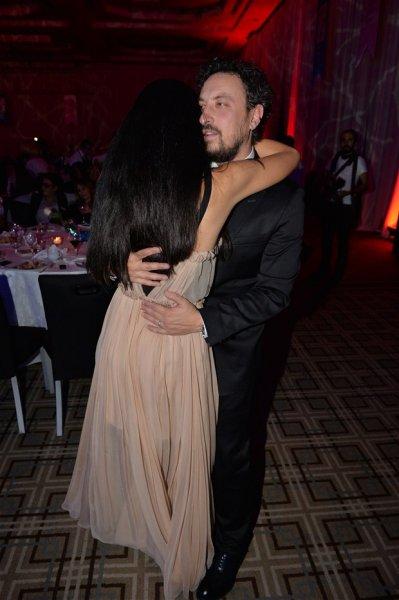 Tuba Büyüküstün ile eşi Onur Saylak'ın romantik dansı