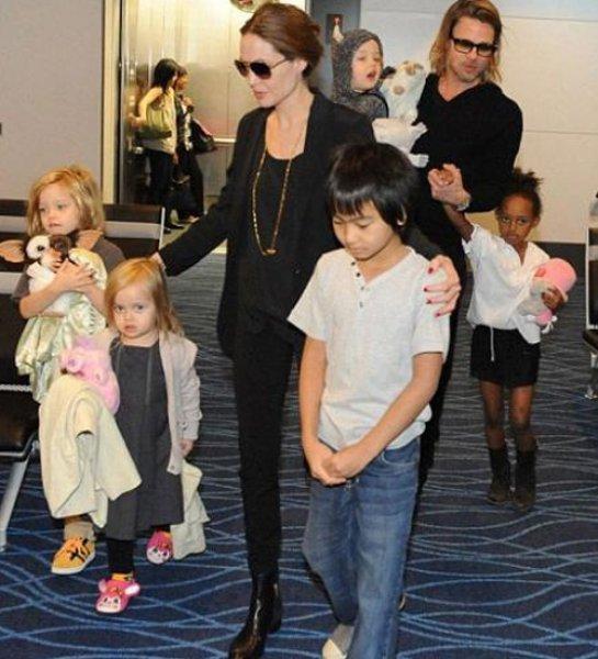 Angelina Jolie'nin kızı Shiloh ağabeylerine özendi 