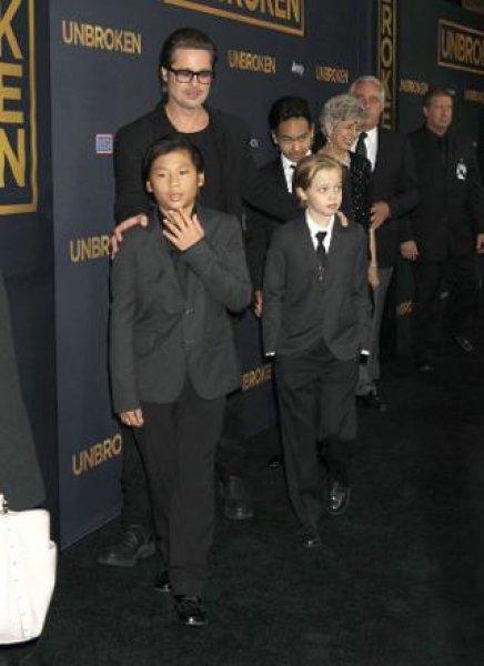 Angelina Jolie'nin kızı Shiloh ağabeylerine özendi 