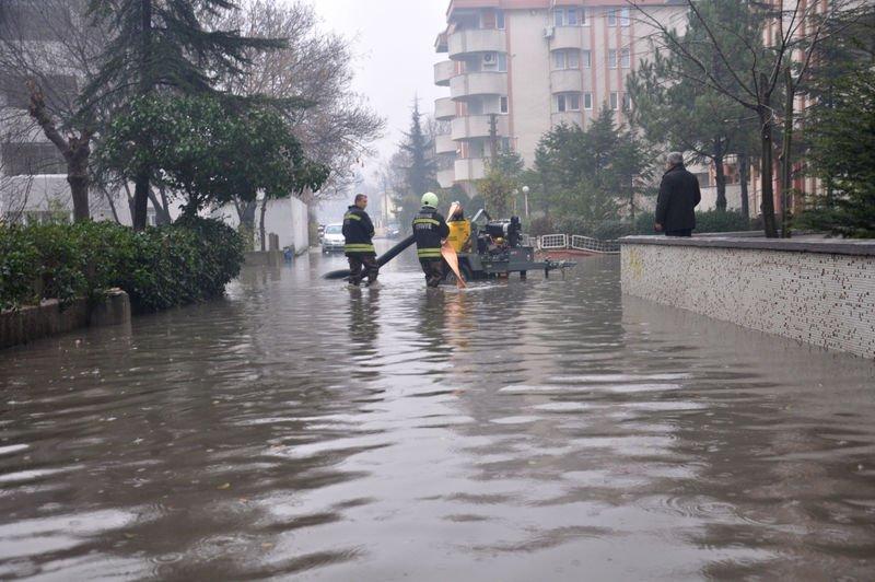 Edirne'de sağanak yaşamı olumsuz etkiledi