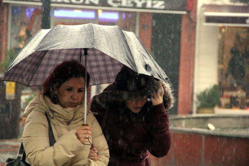 Edirne'de sağanak yaşamı olumsuz etkiledi