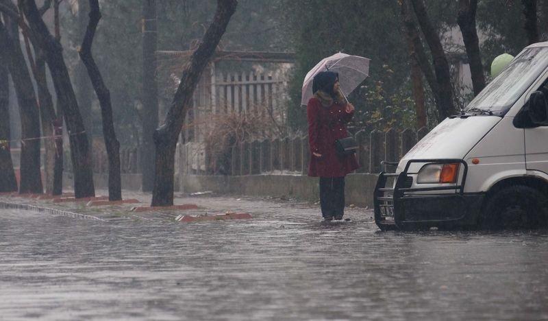 Edirne'de sağanak yaşamı olumsuz etkiledi