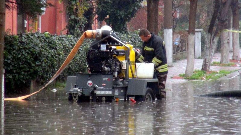 Edirne'de sağanak yaşamı olumsuz etkiledi