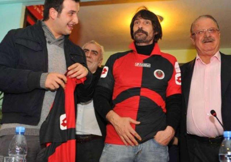 Bakın ünlüler hangi  takımı tutuyor 