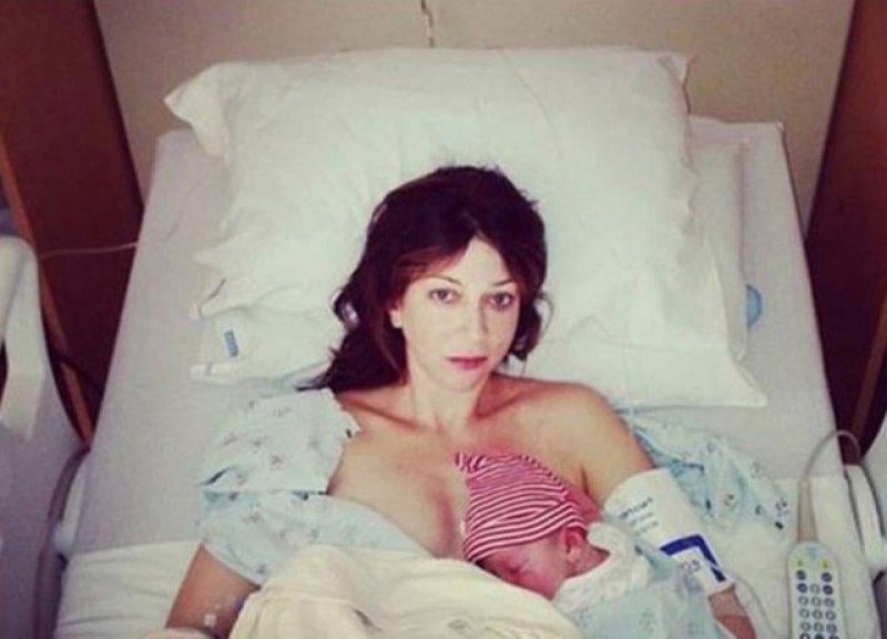 Ruth Iorio evinde gerçekleştirdiği doğumu sosyal medyadan yayınladı