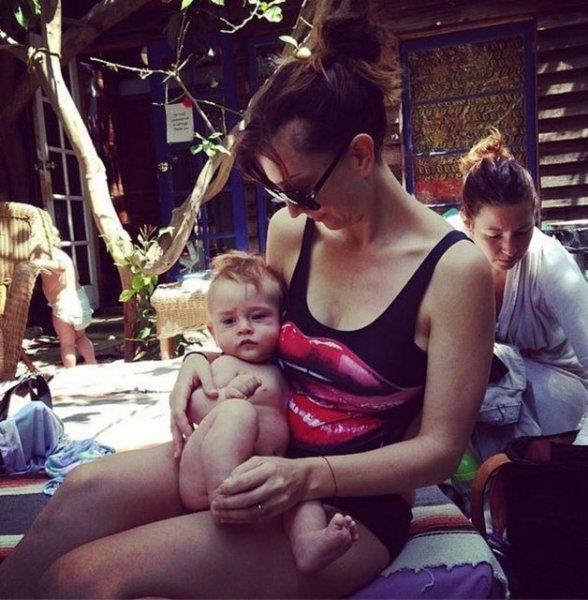 Ruth Iorio evinde gerçekleştirdiği doğumu sosyal medyadan yayınladı