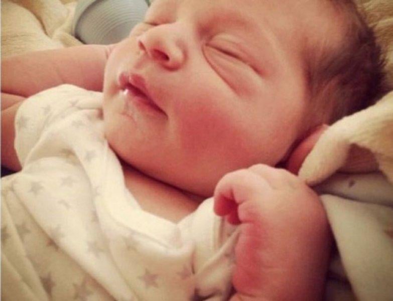 Ruth Iorio evinde gerçekleştirdiği doğumu sosyal medyadan yayınladı