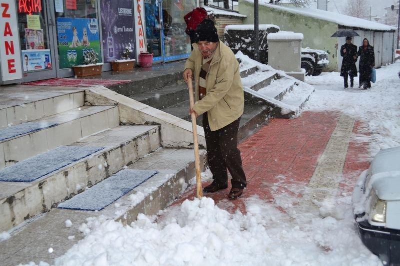 Bazı illerde kar yağışı etkili oldu