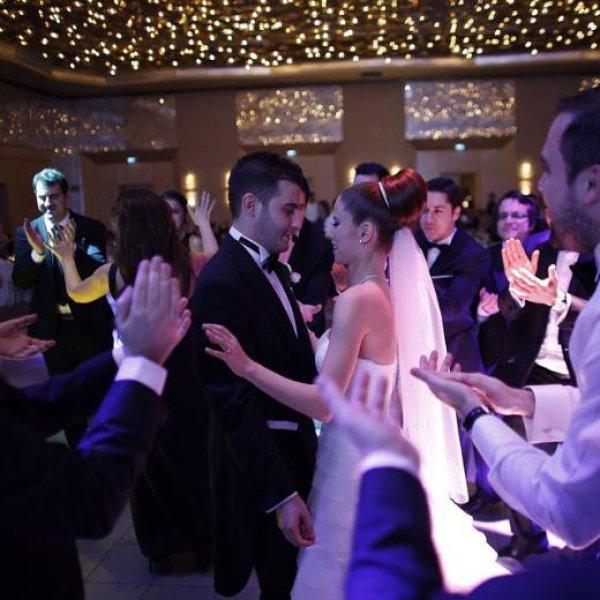 Güzel oyuncu İpek Yaylacıoğlu evlendi