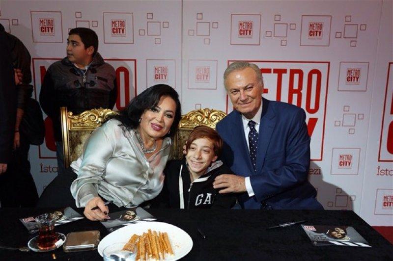 Yeşilçam’ın unutulmaz ismi Türkan Şoray ve Ediz Hun imza gününde buluştu 