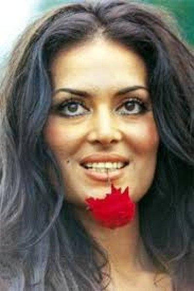 Yeşilçam’ın unutulmaz ismi Türkan Şoray ve Ediz Hun imza gününde buluştu 