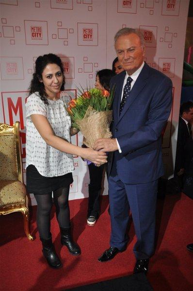 Yeşilçam’ın unutulmaz ismi Türkan Şoray ve Ediz Hun imza gününde buluştu 