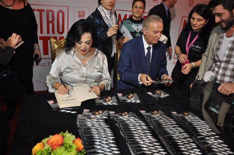 Yeşilçam’ın unutulmaz ismi Türkan Şoray ve Ediz Hun imza gününde buluştu 