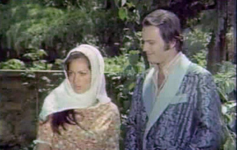 Yeşilçam’ın unutulmaz ismi Türkan Şoray ve Ediz Hun imza gününde buluştu 