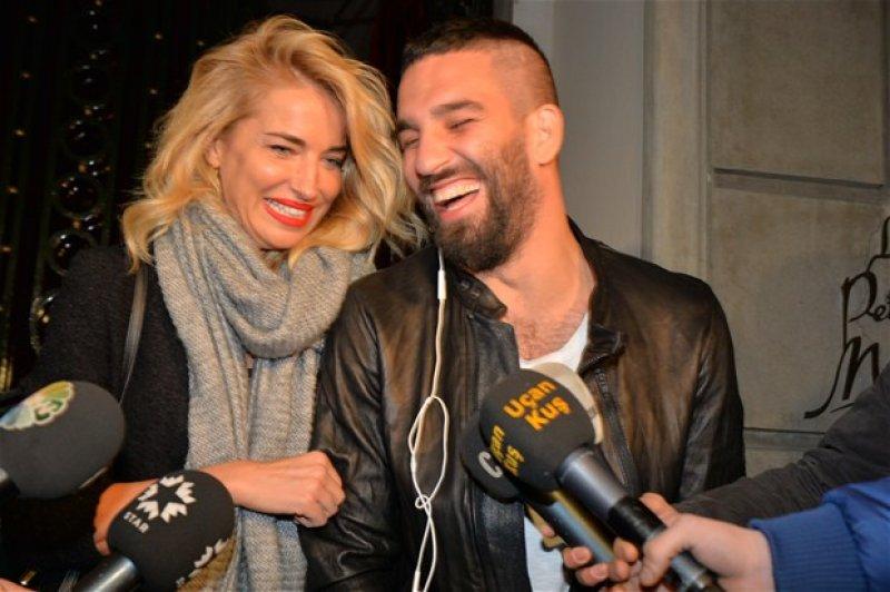 Arda Turan ile Burcu Esmersoy Nişantaşı'nda görüntülendi