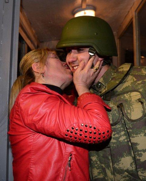 Mehmetçik Suriye sınırında yılbaşını kutladı