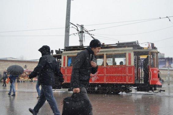 İstanbul'da kar yağışı etkili oldu - Resim 56