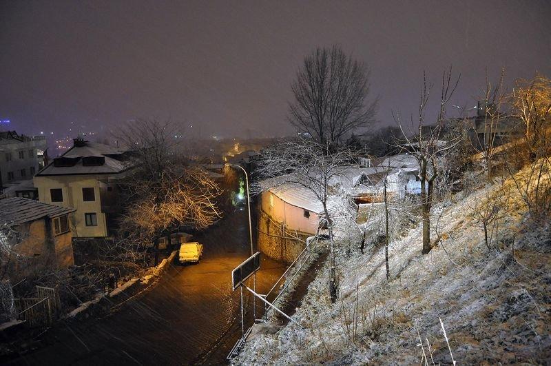 İstanbul'da kar yağışı etkili oldu - Resim 4