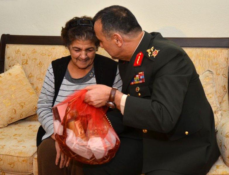 Korgeneral İyidil'den şehit ailelerine yeni yıl ziyareti
