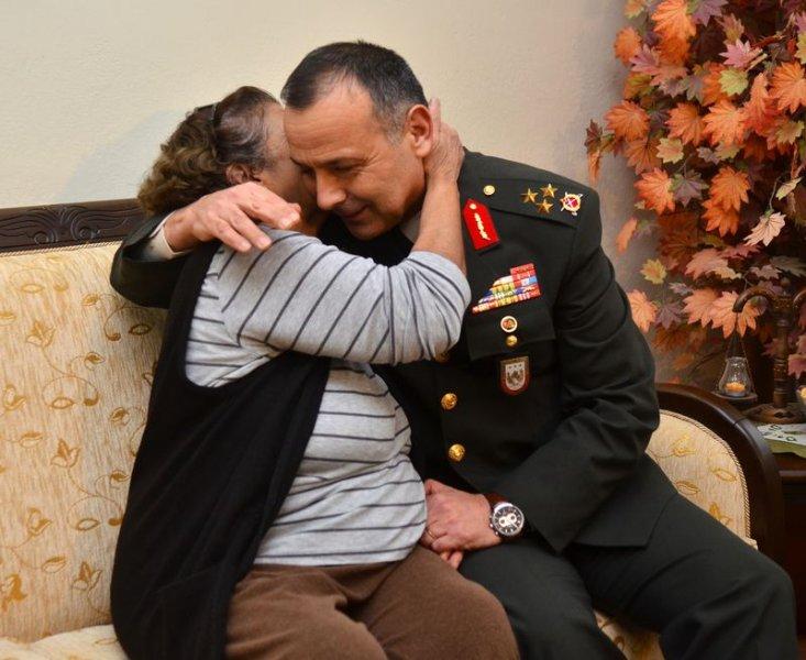 Korgeneral İyidil'den şehit ailelerine yeni yıl ziyareti