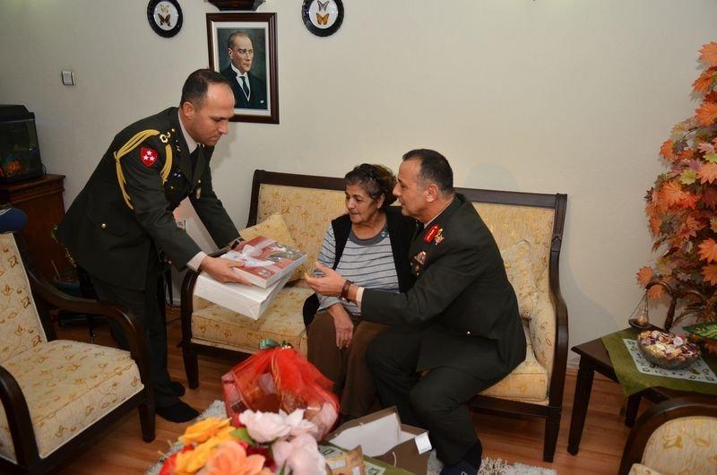 Korgeneral İyidil'den şehit ailelerine yeni yıl ziyareti