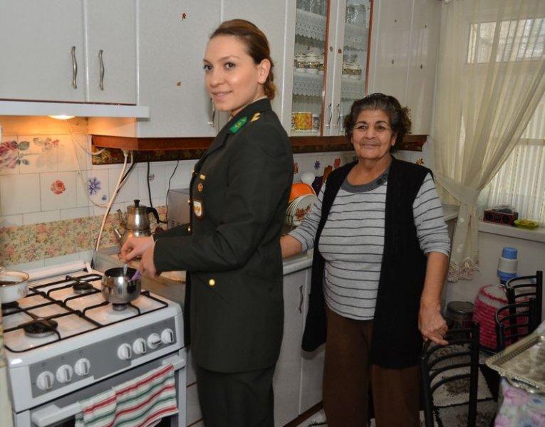 Korgeneral İyidil'den şehit ailelerine yeni yıl ziyareti