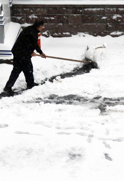 Ankara güne karla uyandı