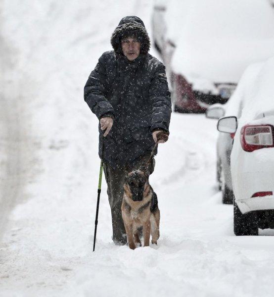 Ankara güne karla uyandı
