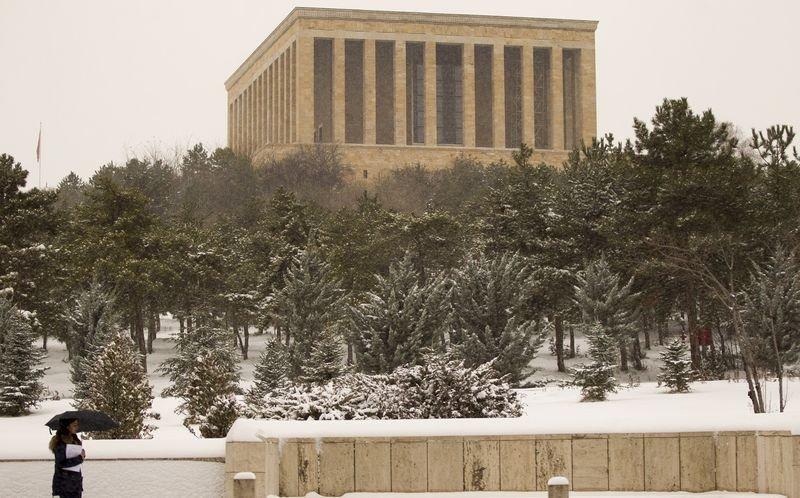 Ankara güne karla uyandı