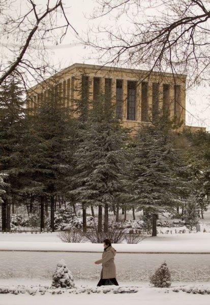 Ankara güne karla uyandı