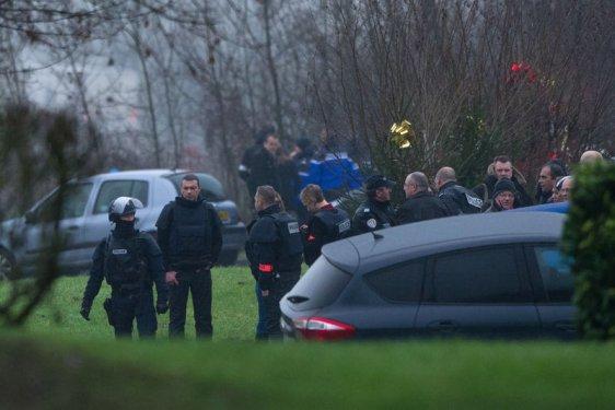 Charlie Hebdo zanlıları ile polis arasında kovalamaca