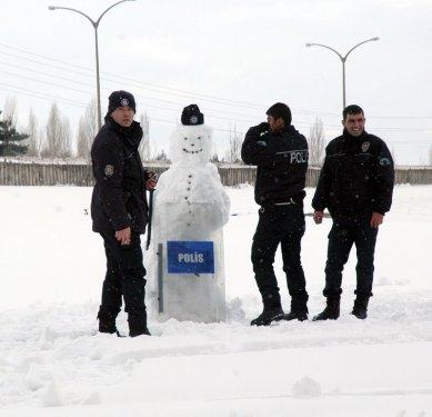 Yurttan kardan adam görüntüleri
