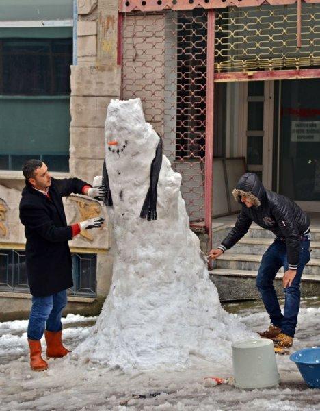 Yurttan kardan adam görüntüleri