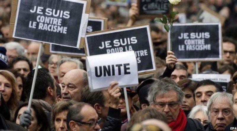 Paris'te binlerce kişi teröre karşı toplandı